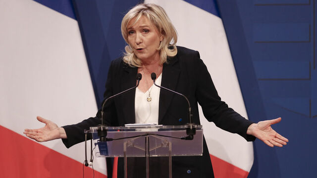 Marine Le Pen'e zimmet suçlaması