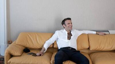 Fransa Cumhurbaşkanı Macron'un pozları gündem oldu