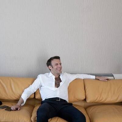 Fransa Cumhurbaşkanı Macron'un pozları gündem oldu