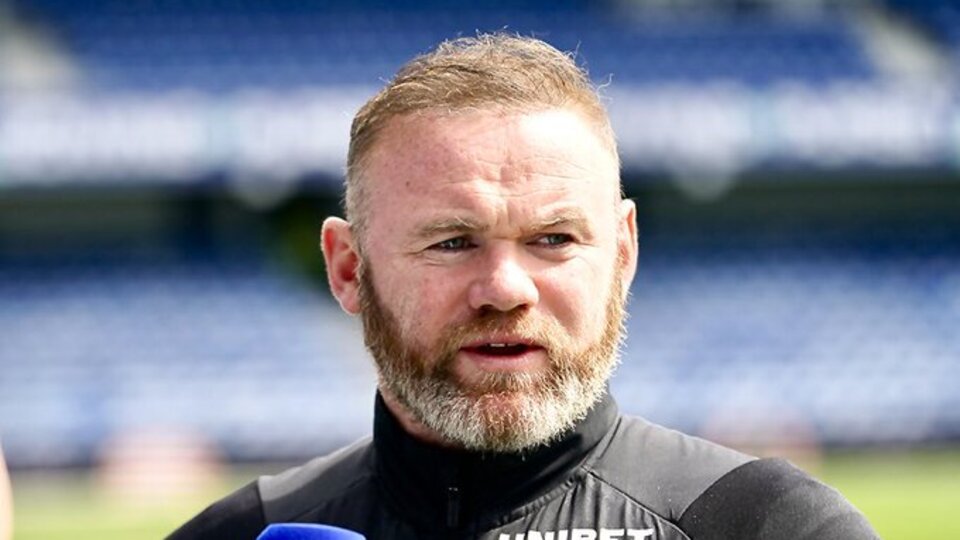 Rooney küme düştü!