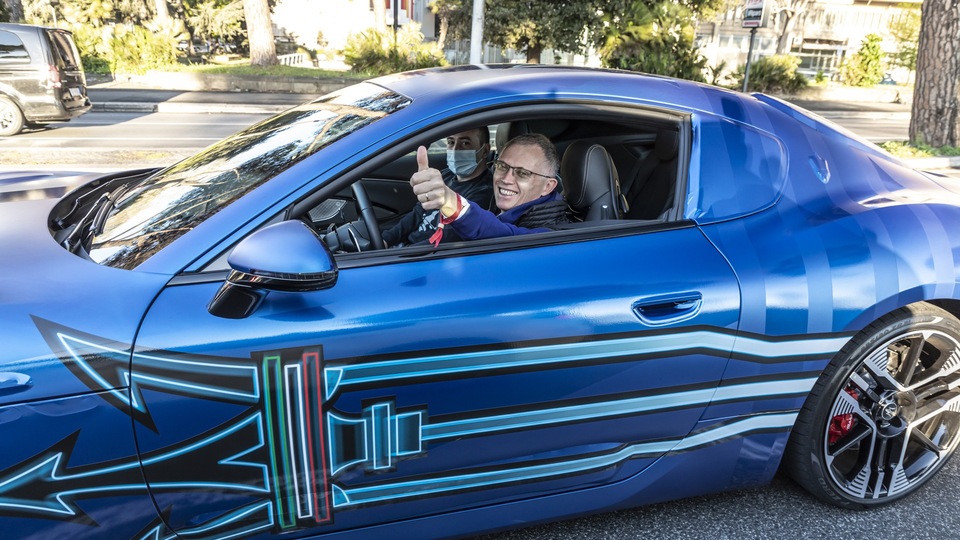 CEO'nun maaşı ülkede kriz çıkardı