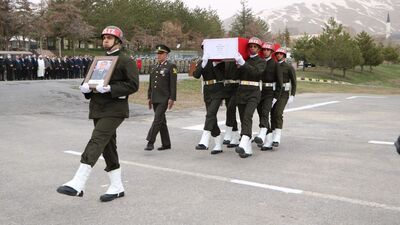 Pençe-Kilit şehidi için ilk tören