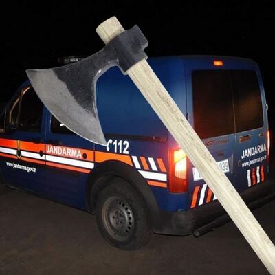 Baltayla babasını katletti!