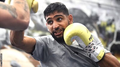 Eski dünya şampiyonu İngiliz boksör Amir Khan Londra'da gasp edildi: 'Yüzüme silah dayayıp saatimi çaldılar'