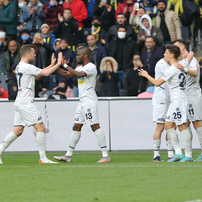 İsak tarihe geçti, Fenerbahçe kazandı