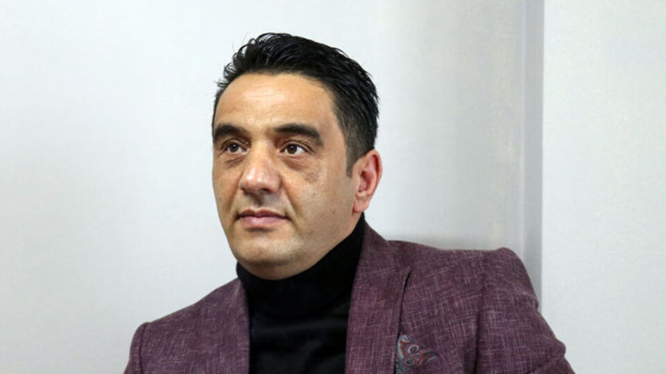 Yazar Bülent Parlak hayatını kaybetti