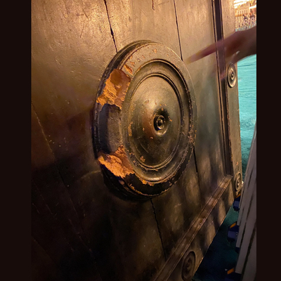 Ayasofya'nın İmparatorluk Kapısı'na zarar verildi