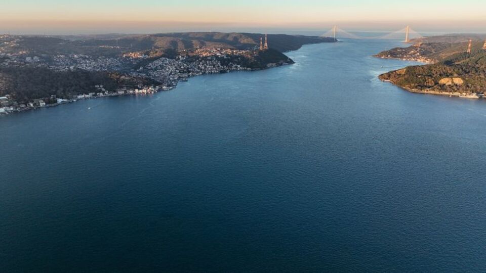 İstanbul Boğazı gemi trafiğine kapatıldı