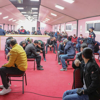 Suçüstü kumar baskınında 'asit' detayı