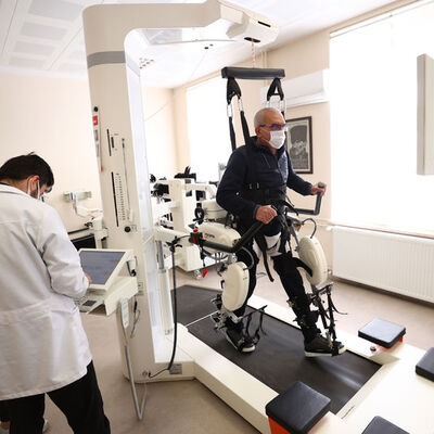 Omurilik sinirleri zedelenmişti! Türkiye'de yürüdü