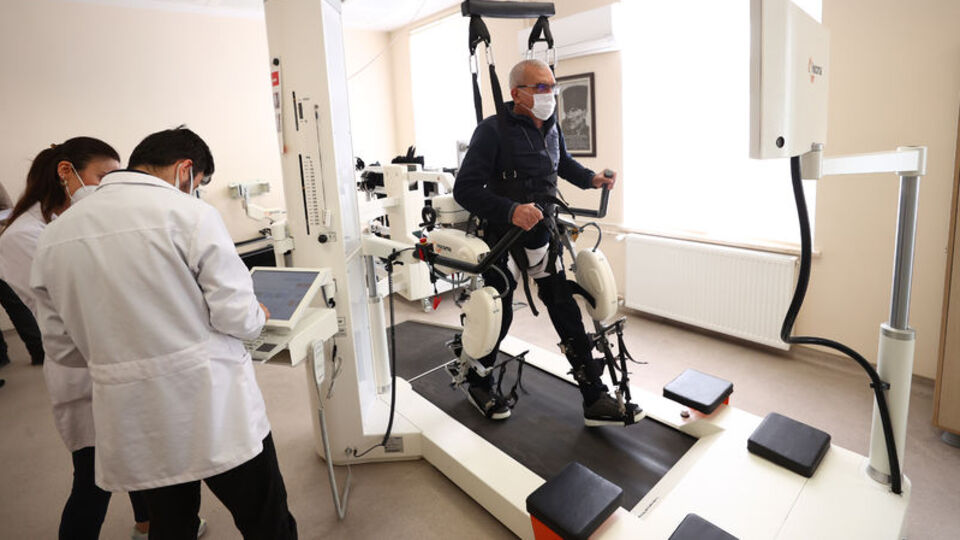 Omurilik sinirleri zedelenmişti! Türkiye'de yürüdü