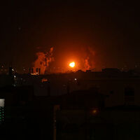 İsrail, Gazze'de iki bölgeyi vurdu