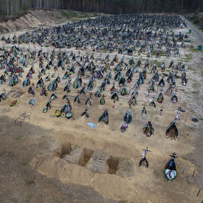 En acı kare: İrpin'de mezarlık havadan görüntülendi