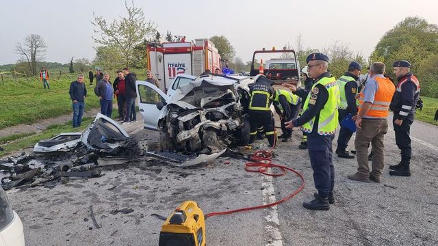 Kontrolden çıkan araç dehşet saçtı