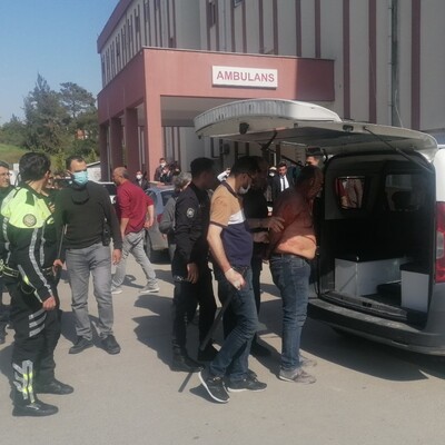 Baba ve oğlu, sağlık çalışanını darbetti!