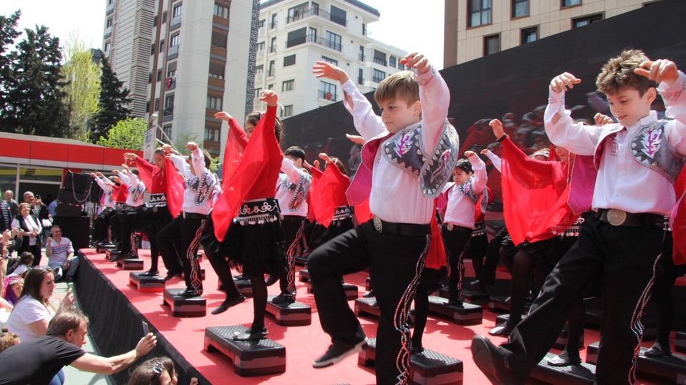 Kadıköy'de 23 Nisan coşkusu