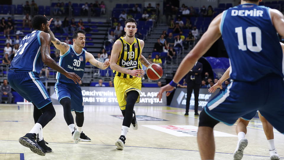 Fenerbahçe Beko farklı kazandı