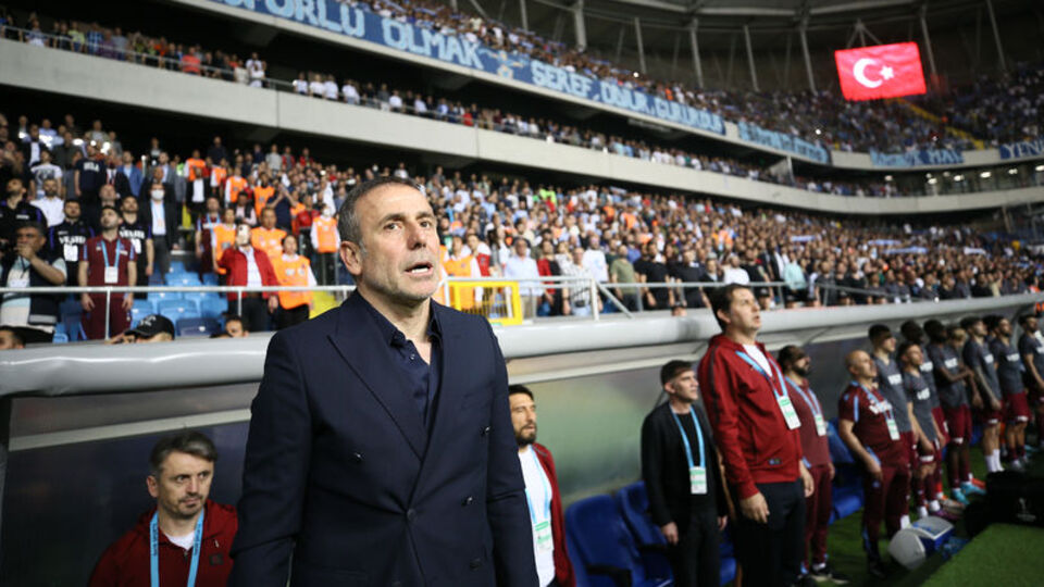 Avcı seslendi: "Bayrakları çıkarın"