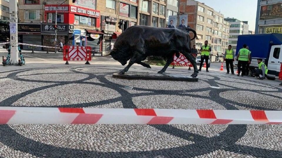 Kadıköy'ün Boğa Heykeli bakıma alındı