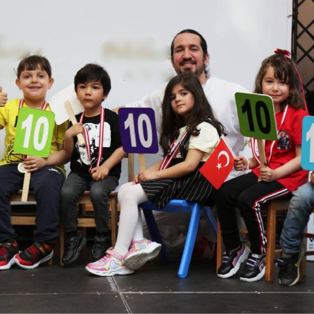 Doğukan Manço'dan 23 Nisan'a özel 'Adam Olacak Çocuk' etkinliği