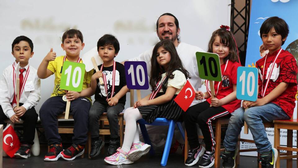 Doğukan Manço'dan 23 Nisan'a özel 'Adam Olacak Çocuk' etkinliği