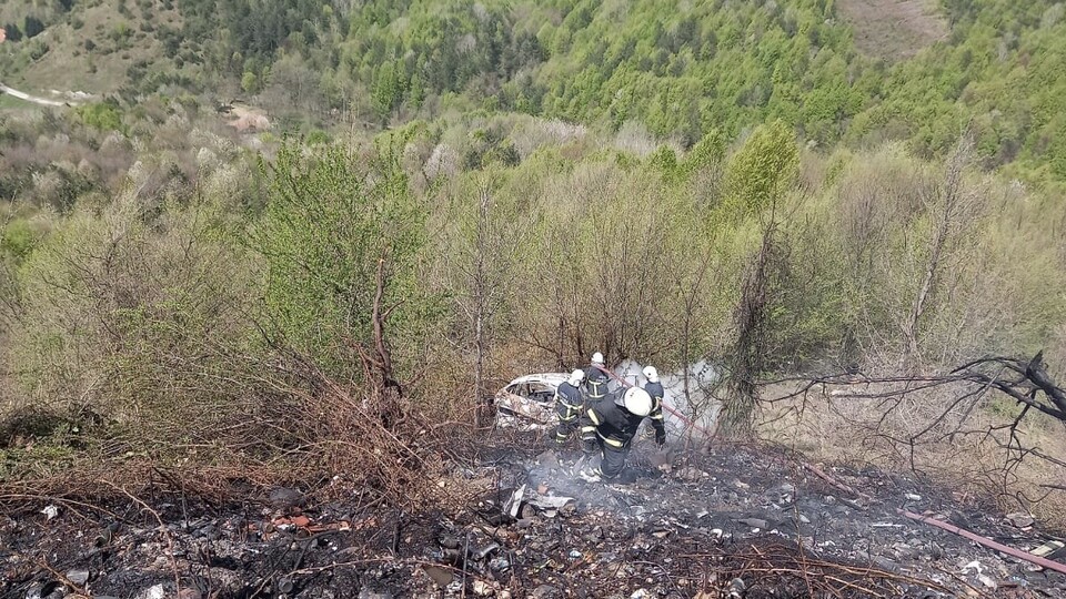 Şarampole uçan araç orman yangınına neden oldu!