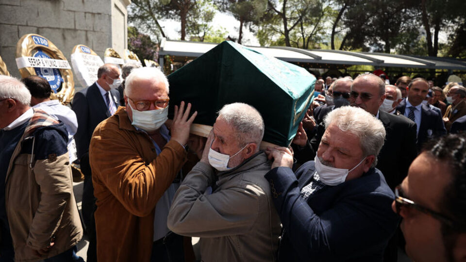 Gazeteci Tufan Türenç son yolculuğuna uğurlandı