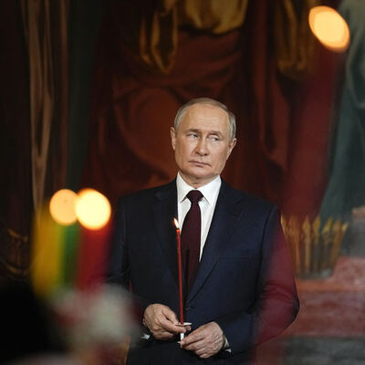 Putin Paskalya ayinine katıldı: O anlar gündem oldu!