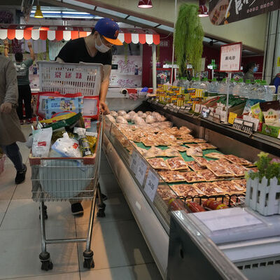 Pekin'de kapanma endişesi: Halk marketlere koştu!