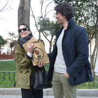 "Bana her zaman çiçek alır"