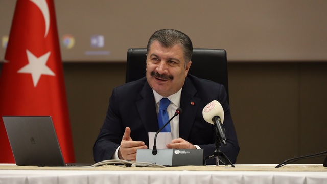 Bakan Koca: Okullarda maske mecburiyeti kalktı