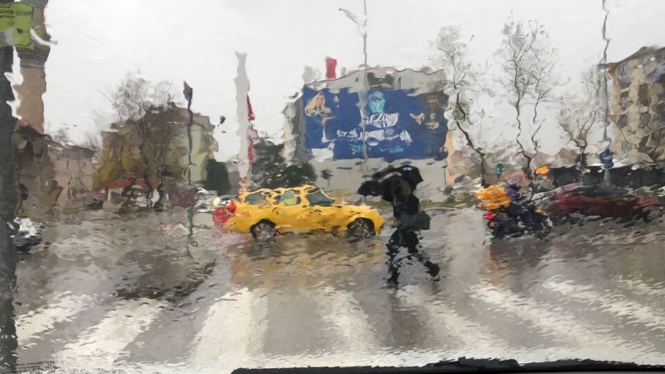 Meteoroloji'den sağanak ve çöl tozu uyarısı