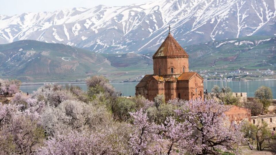 Akdamar Adası Badem Çiçeği Festivali'ne hazır