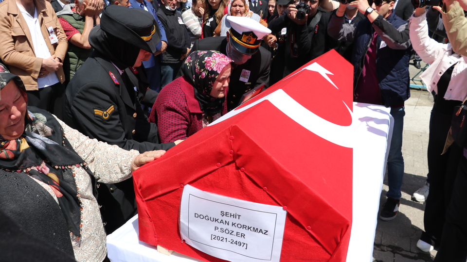 Pençe-Kilit şehitlerine gözyaşlarıyla veda