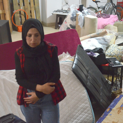 Emlakçı evi satıp eşyalarını sokağa attı!