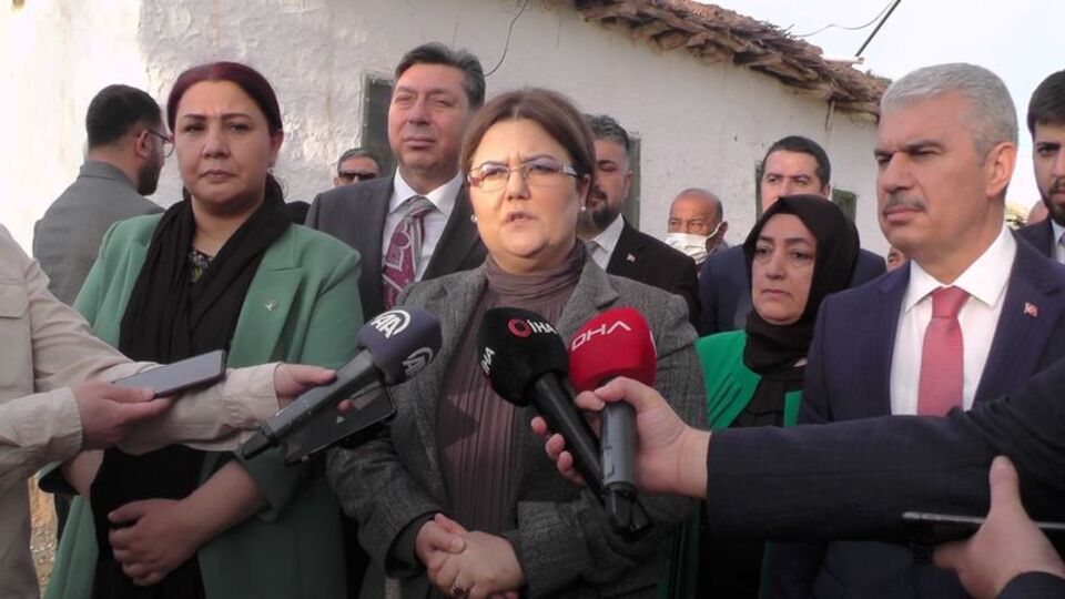 Bakan'dan öldürülen genç kızın ailesine ziyaret