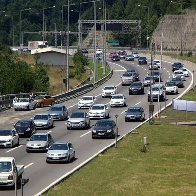 Bu yollara dikkat! Bayram trafiği başladı!