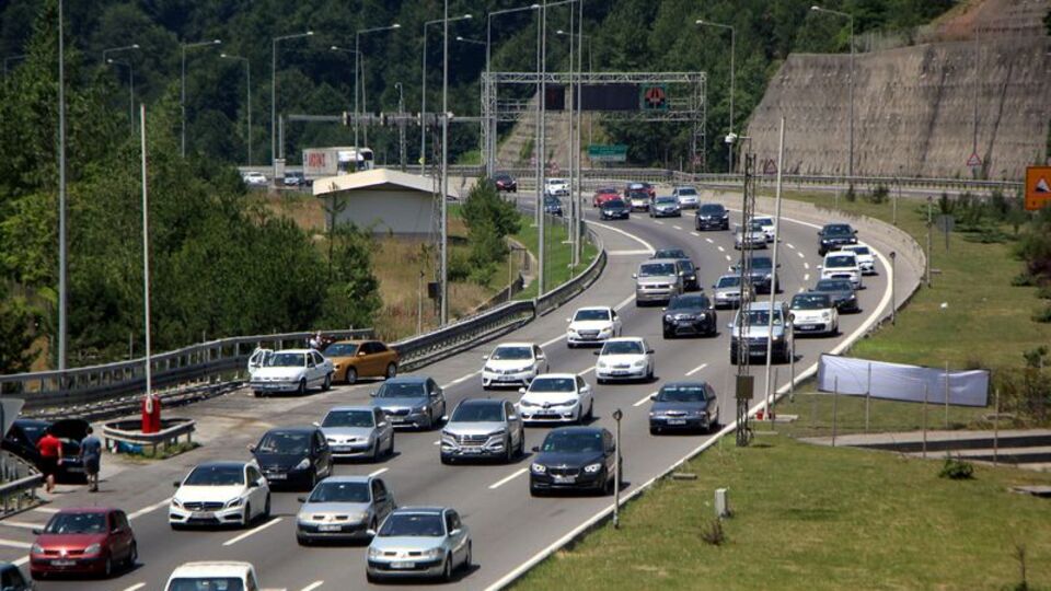 Bu yollara dikkat! Bayram trafiği başladı!