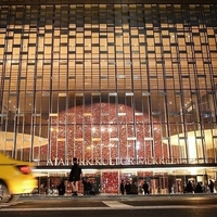 AKM heykelini arıyor