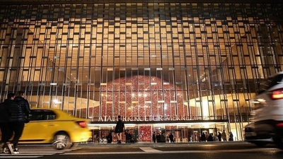 AKM heykelini arıyor