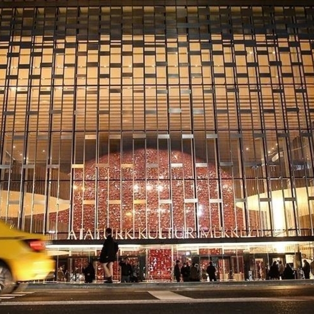 AKM heykelini arıyor