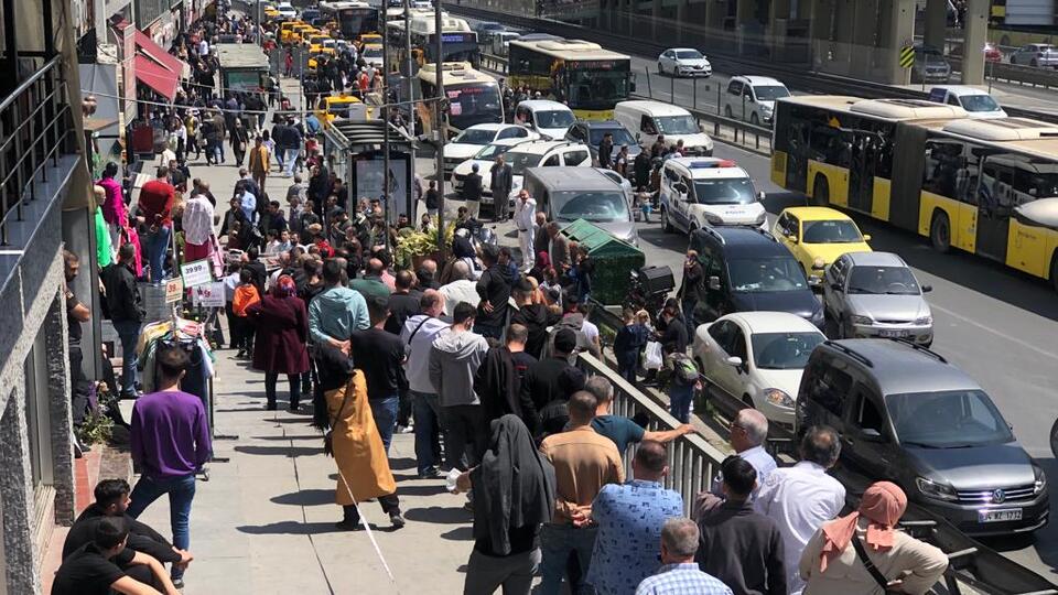İstanbul'da ucuz baklava kuyruğu oluştu
