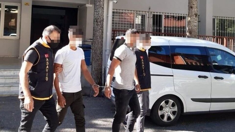 Malatya'da apartman kapılarını işaretleyen 2 zanlı yakalandı
