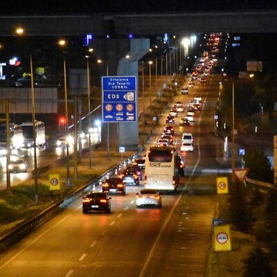 'Kilit kavşak'ta trafik yoğunluğu