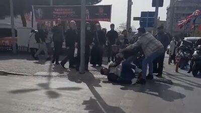 Bağcılar'da tekmeli yumruklu kavga