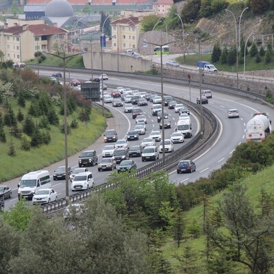 Bayram dönüşü TEM'de yoğunluk yaşanıyor!