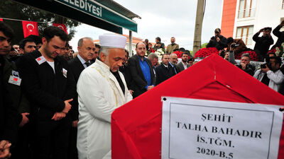 Şehidin cenaze namazını babası kıldırdı