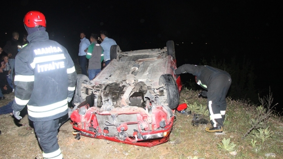 Manisa'da otomobil şarampole devrildi: 1 ölü, 7 yaralı