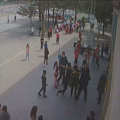 Öğretmene dehşeti yaşattı