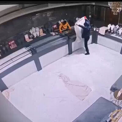 Kameraya yansıdı! Çuvalla altın çaldılar! Frekansı çözdüler!